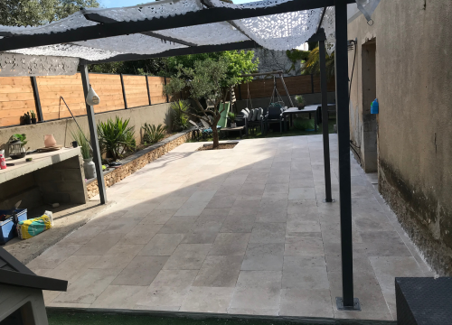 Création d’une terrasse en travertin de 50 m2 - Cabinet PLH